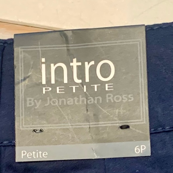 flattering NOT your typical stiff twill shorts - Picture 2 of 5